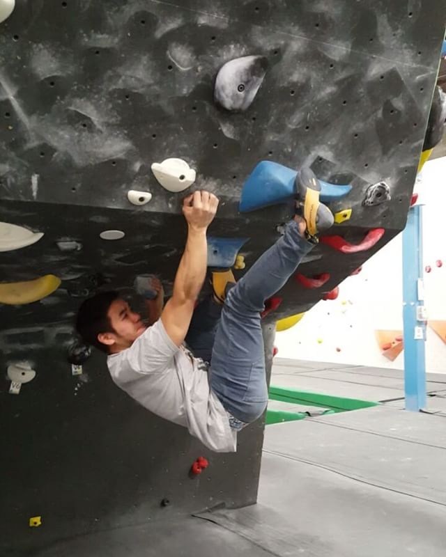 &;Flexibat&; probably a v3-4 on @max_cant_sit_in_one_place scale. But a v6 checked off for me! Some fun movements in this send. Can you tell I didn&;t exactly plan my route?       _is_my_passion
