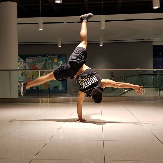 Apparently the gym is closed on good Fridays. Made the best of it anyways with some handstands training. Messed around with a one arm... Held it for about one second  but I thought the lighting here was just too awesome not to try.
